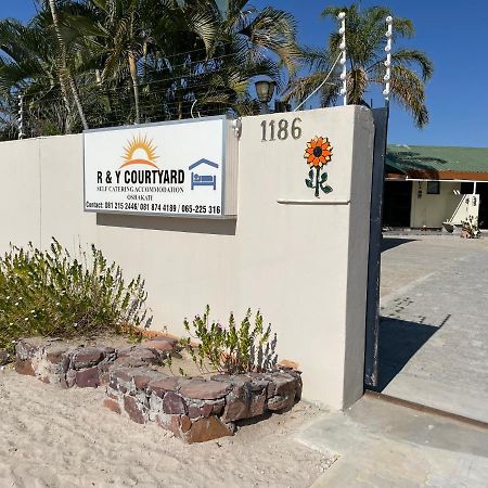 Ry Courtyard Ξενοδοχείο Oshakati Εξωτερικό φωτογραφία