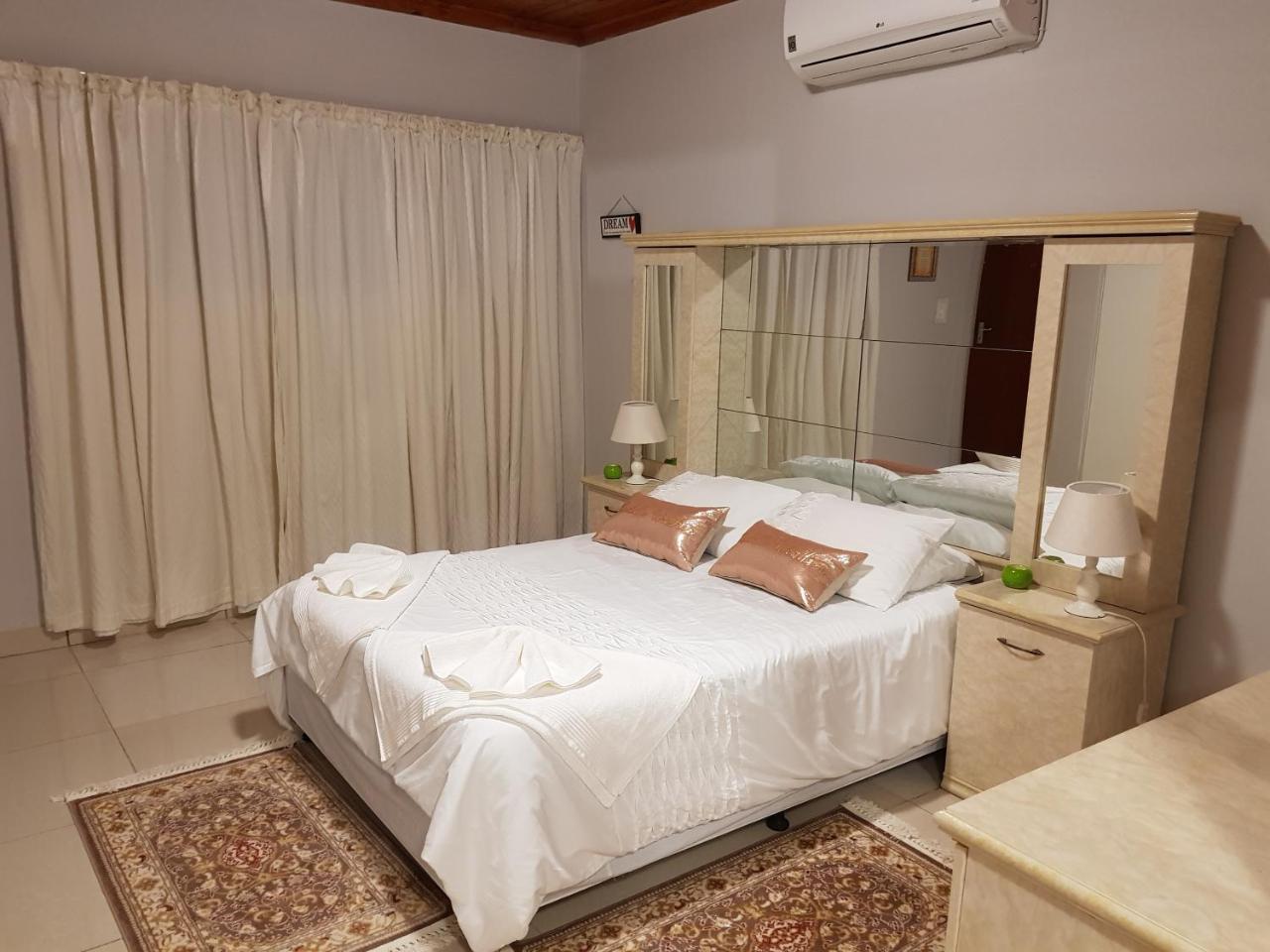 Ry Courtyard Ξενοδοχείο Oshakati Εξωτερικό φωτογραφία
